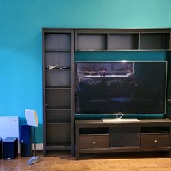 Home Entertainment Bundle: TV, surround speakers (+subwoofer), solid wood console unit