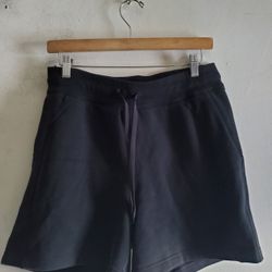 Lululemon Black Fleece Short Size 8.