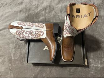 NEW Women’s Ariat Quickdraw Western Boots Size 7.5 B Sandstorm Distressed White 10015318