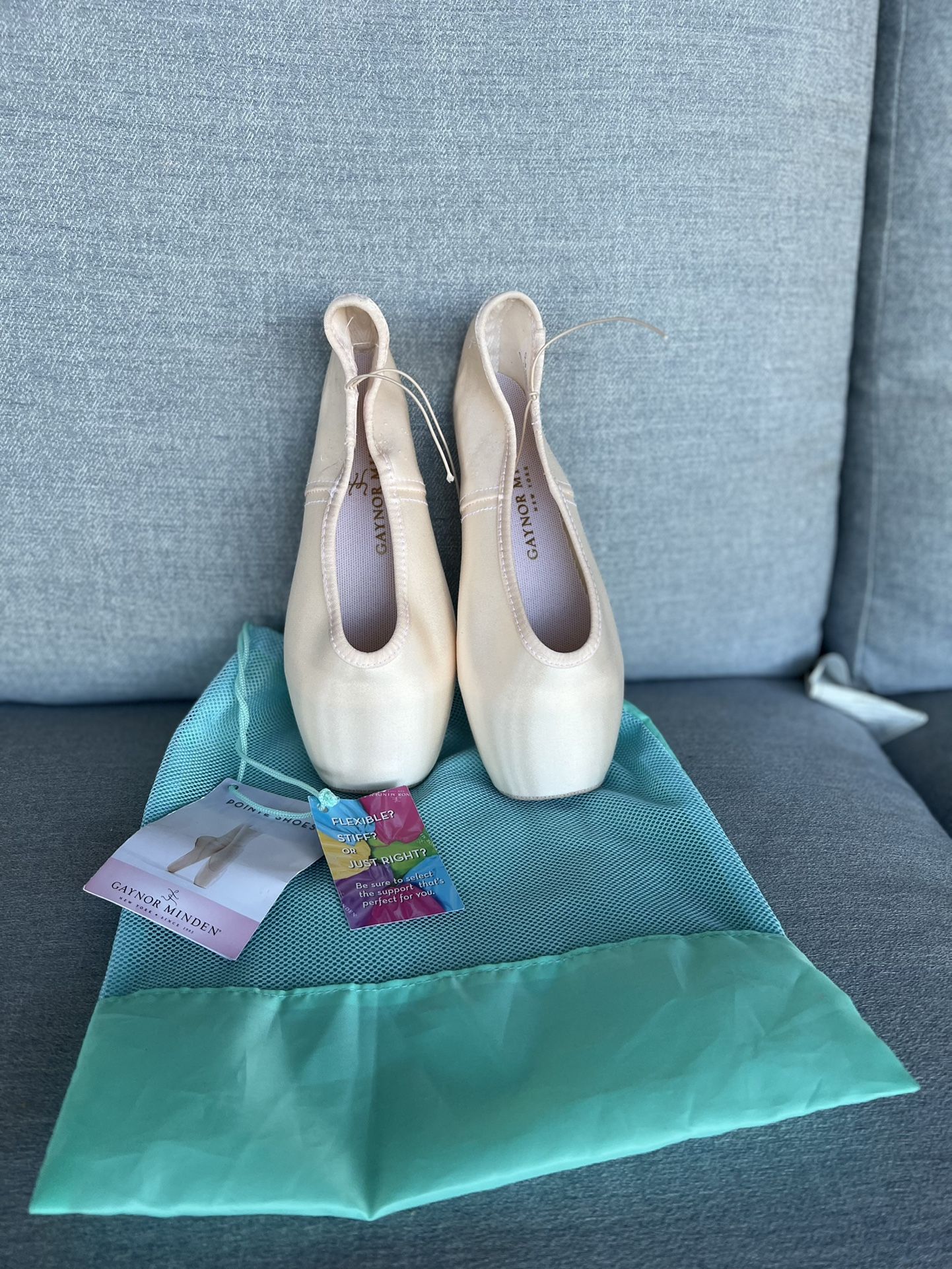 Gaynor Mindin pointe shoes Classic fit size 9.5 med 5 box  