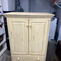 Cabinet  Armoire 