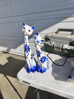Ceramic cats