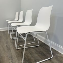White Modern Chairs Like New (4)