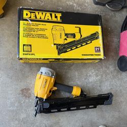 DEWALT Pneumatic 21-Degree Collated Corded Framing Nailer