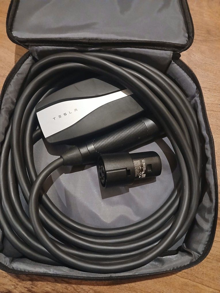 Tesla Mobile Connector/ Charge Kit