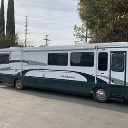 1999 Safari ZANZIBAR 38’ with full wall slide out
