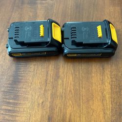 2 Dewalt 20V 1.5Ah Batteries