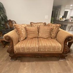 Traditional Couch Set
