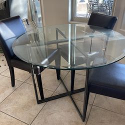 Dining Room Table With Four Leather Chairs.