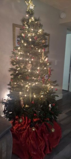 Artificial Pre Lit Christmas TREE 7.5ft