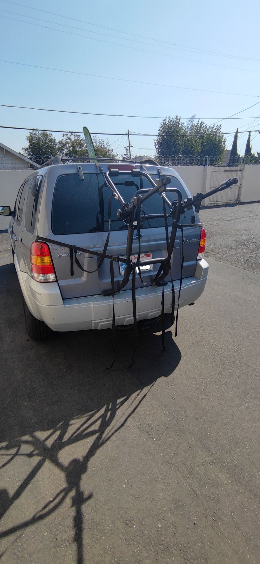 Bike Rack For 3 Bikes. Fits SUVs and Cars 