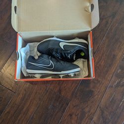 NIKE Lunarlon softball cleats size 6 excellent condition, barely used