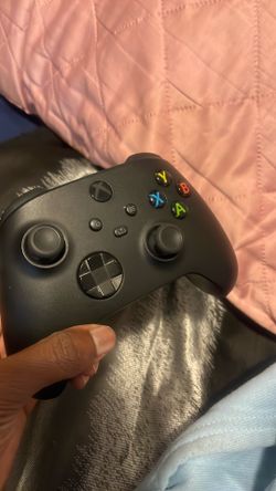 Black Xbox controller