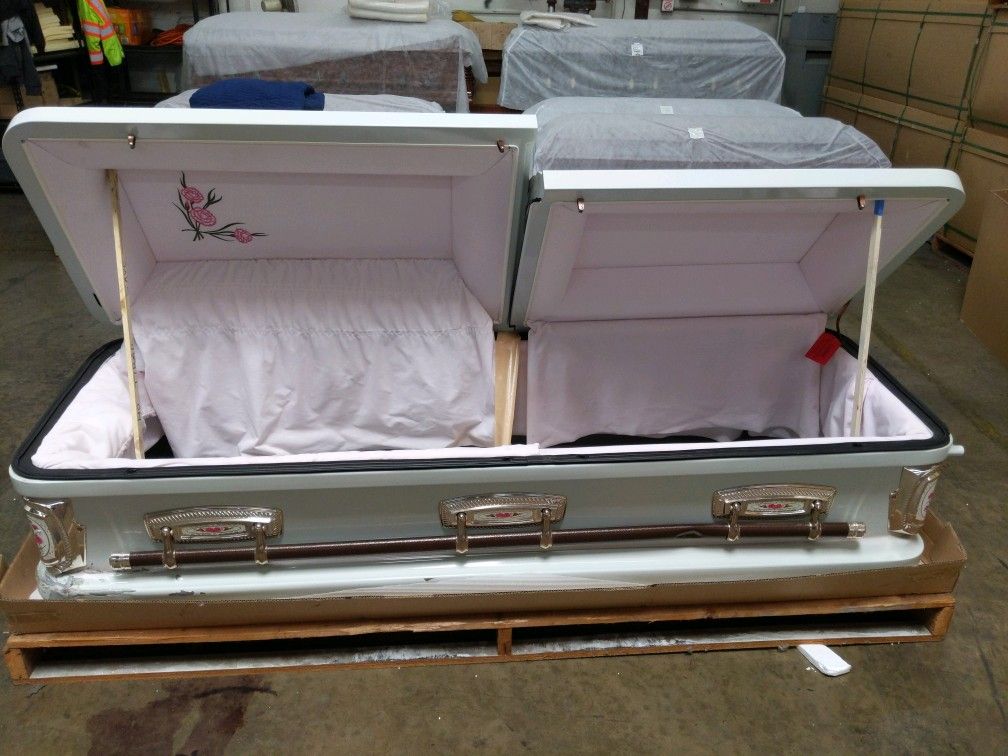 Primrose Light / Pink Velvet with Embroidery Casket