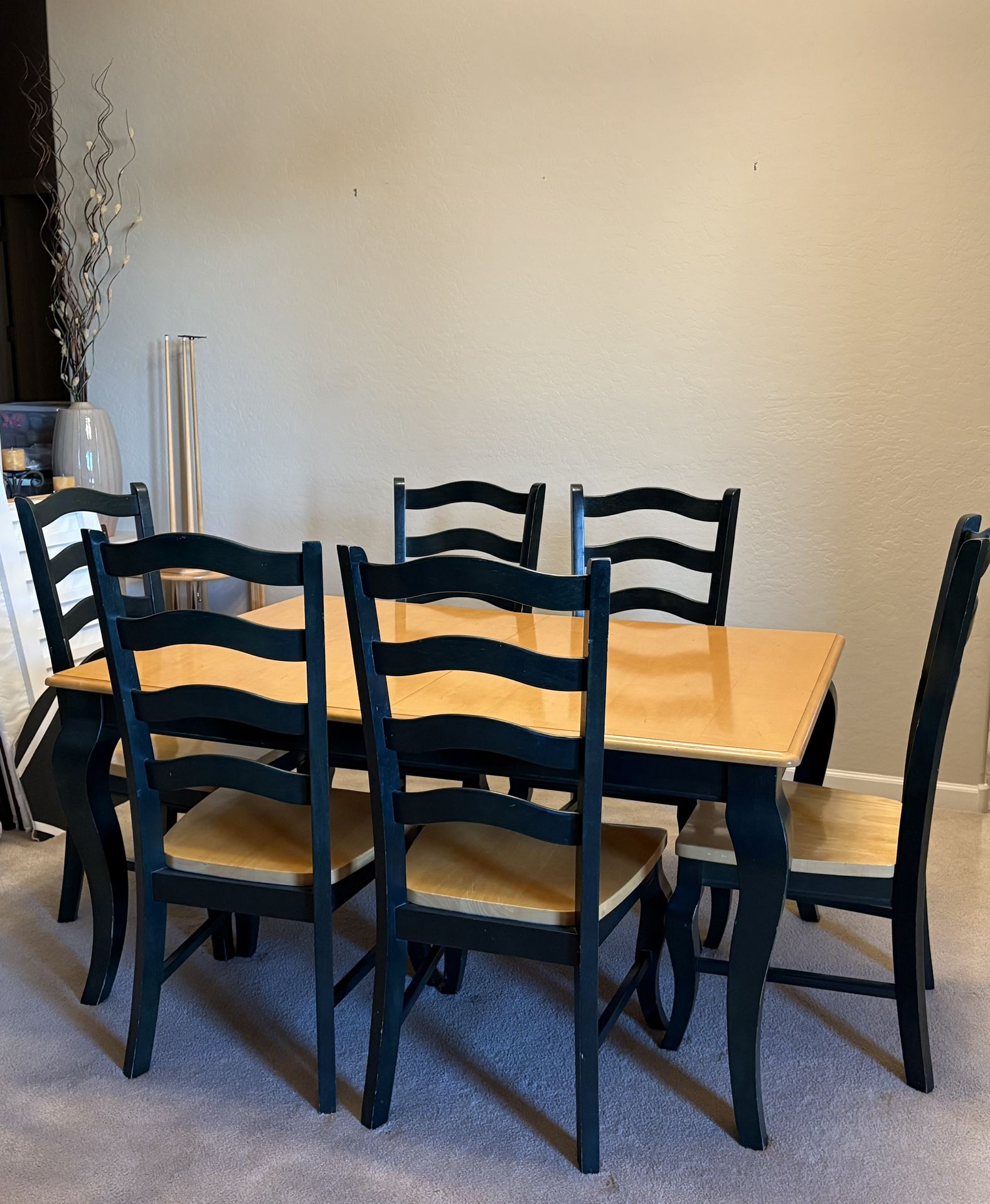 Bassett Dining Table And 6 Chairs
