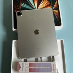 iPad Pro 12.9 5th generation M1 Chip. 256GB Cellular 5G Unlocked 