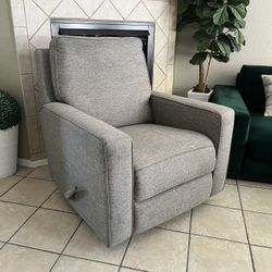 Recliner, works good, clean, gray color 