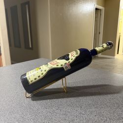 Wine bottle holder