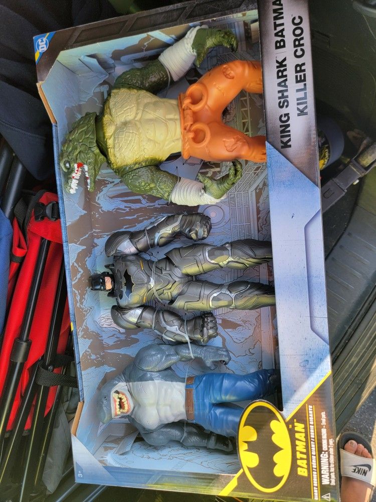 Batman 12in Figurine