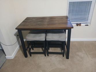 Counter Height Table with 4 Stools