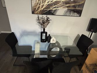 Comedor con 4 sillas