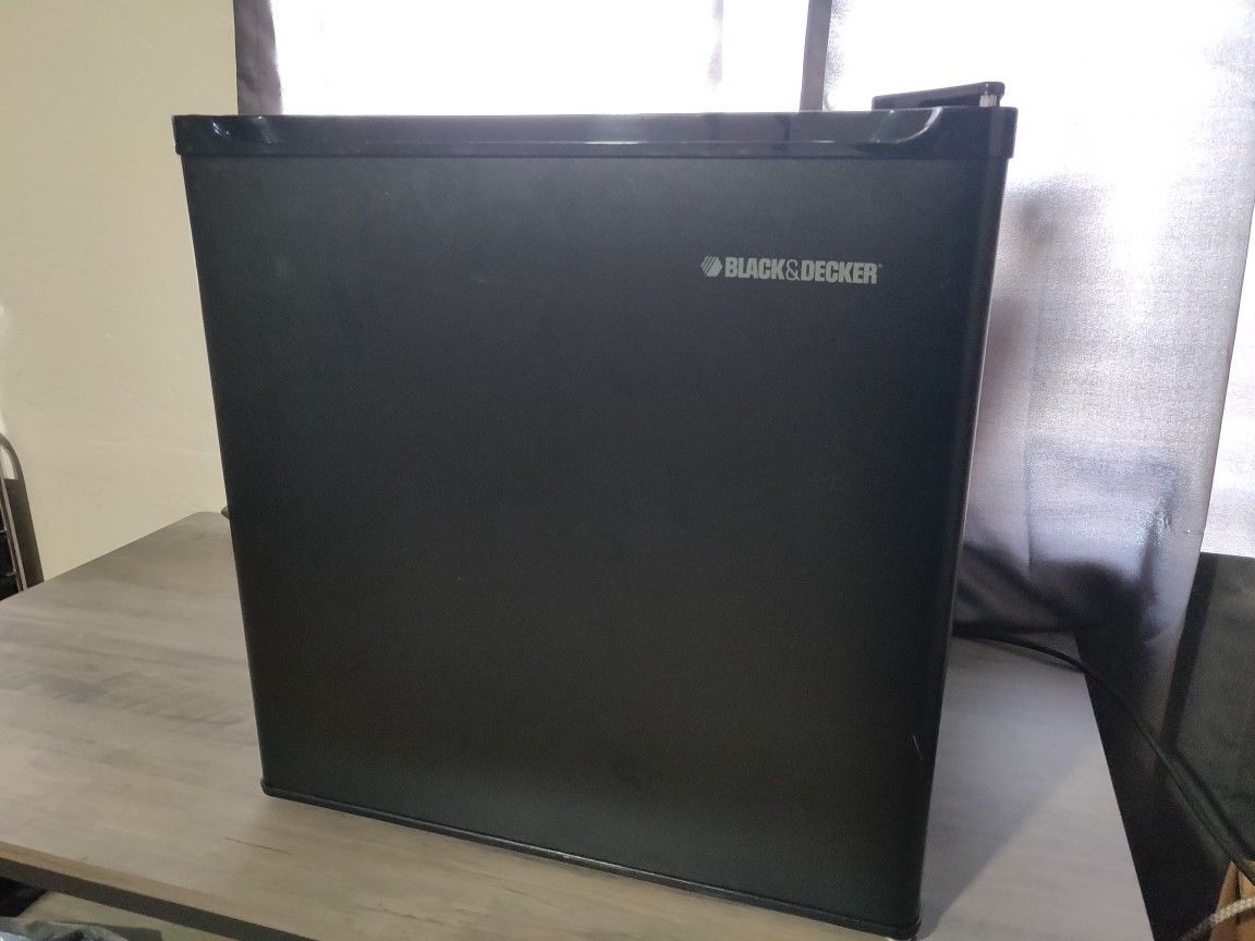 Black And Decker Mini Fridge