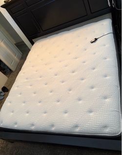 Cal King adjustable bed base & Beautyrest mattress