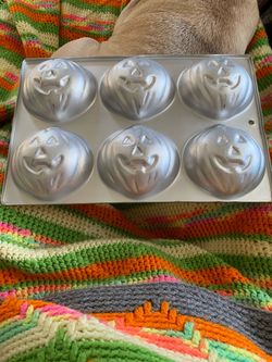 6-Cavity Jack-O-Lantern Baking Pan