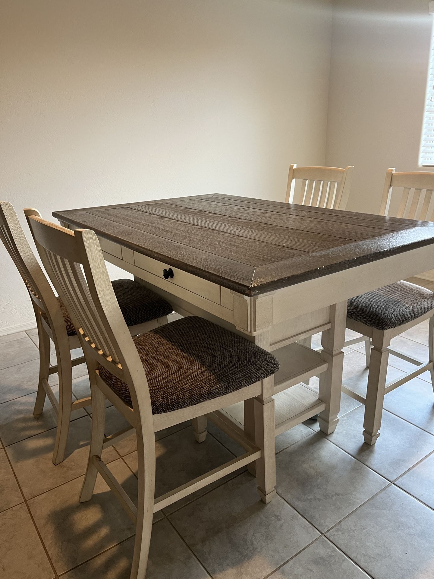 Dinning Table 