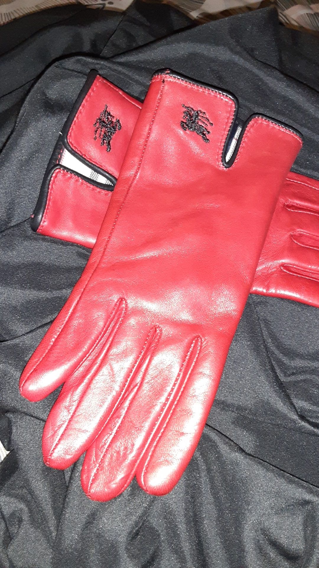 Burberry Ladies gloves. Sz Small