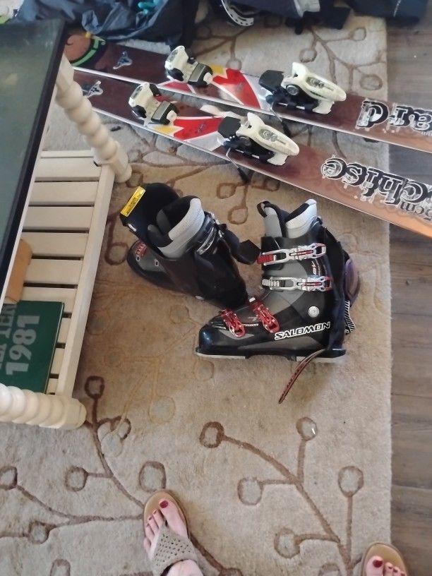 Salomon Ski Or Snowboard Boots Size 28