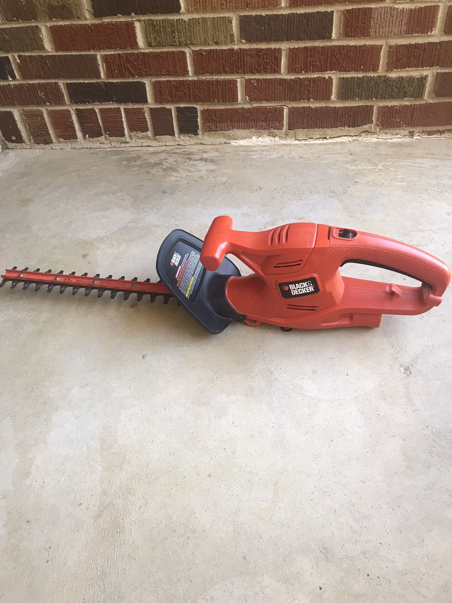 Black And Decker Hedge Trimmer Like New Condition