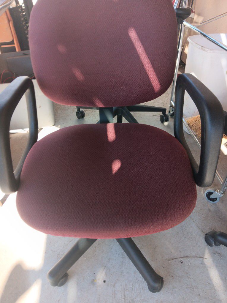 Wine Maroon Burgundy Colored Rolling Office Desk Chair 