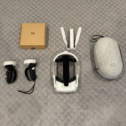 Meta Quest 2 / With Accessories 