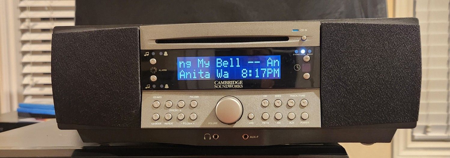 Cambridge SoundWorks CD740 AM/FM/CD Tabletop Radio Alarm CD Player