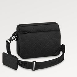 Louis Vuitton Trio Messenger 