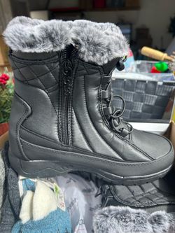 Women’s size 8 Totes snow ❄️ boot