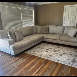 3 Peice Sectional Couch 