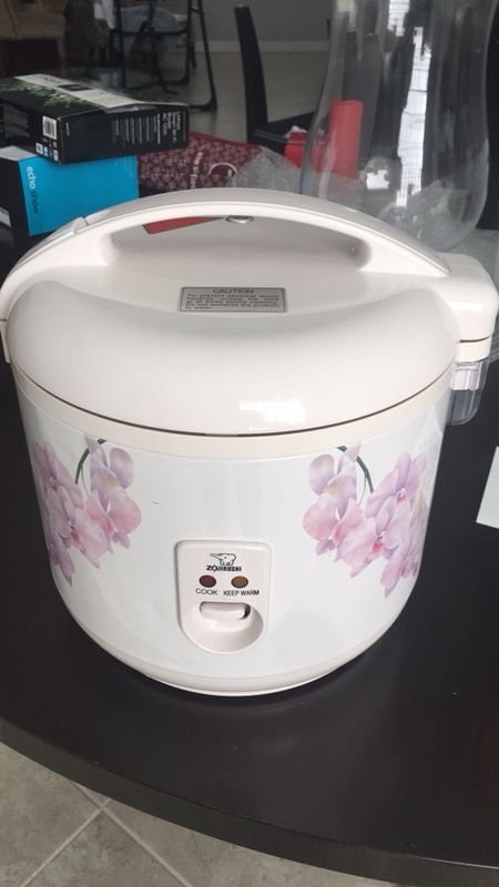 Zojirushi Rice Cooker 10 Cup NRC 18 White Pink Flowers for Sale in  UNIVERSITY PA, MD - OfferUp