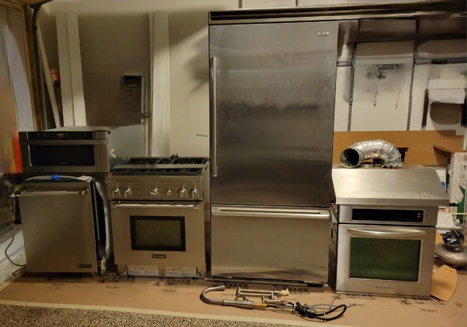 Appliances | Refrigerator, Stove, Dishwasher, Wall Oven, Microwave