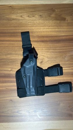 Safariland drop leg holster right side. Beretta M9.