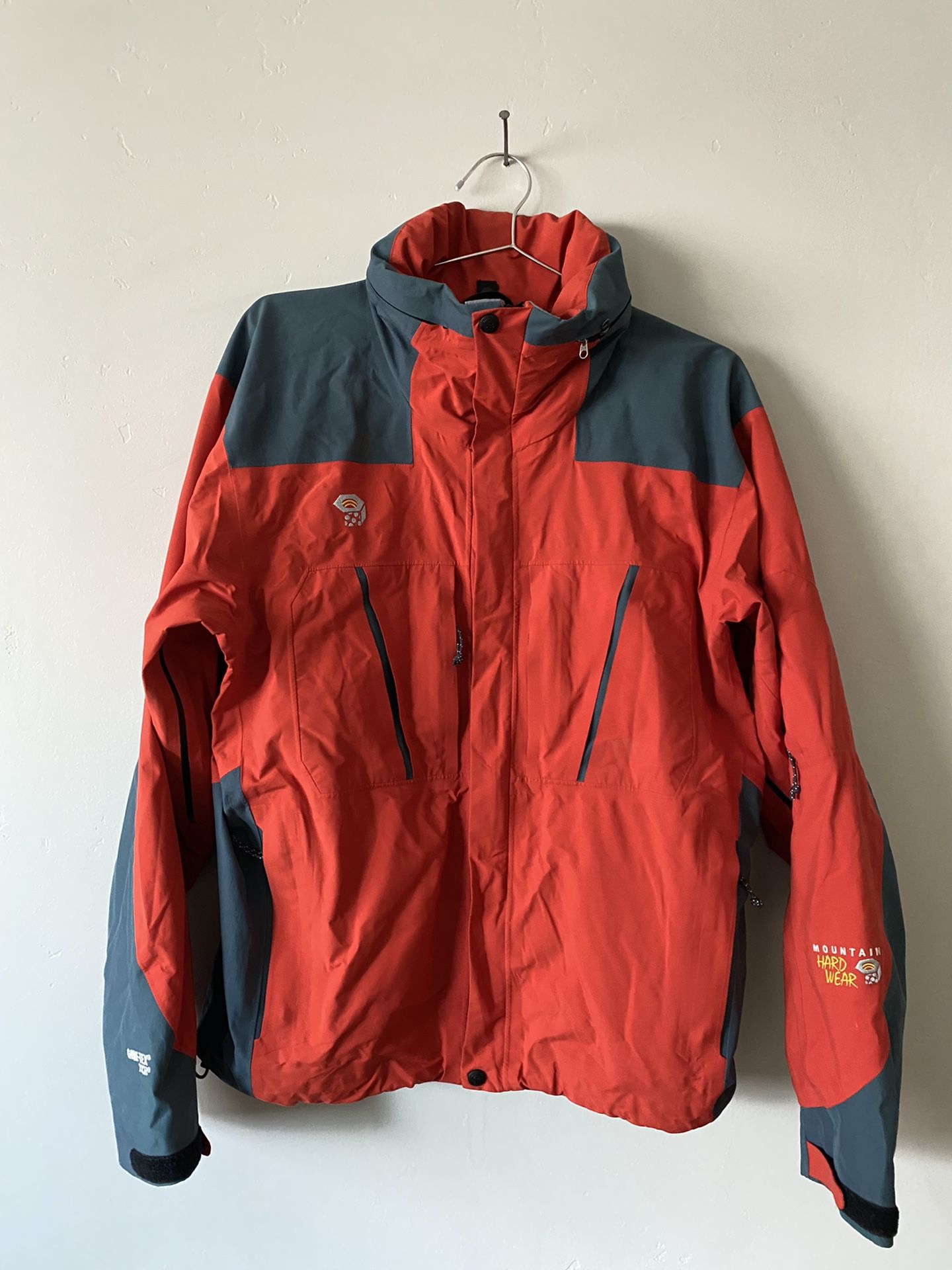 Mountain Hardware Ski / Snowboard Jacket - Medium