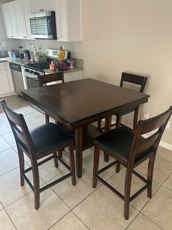 Free dining room table