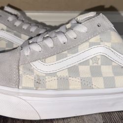 Size 5.5 Vans Women’s Size 7