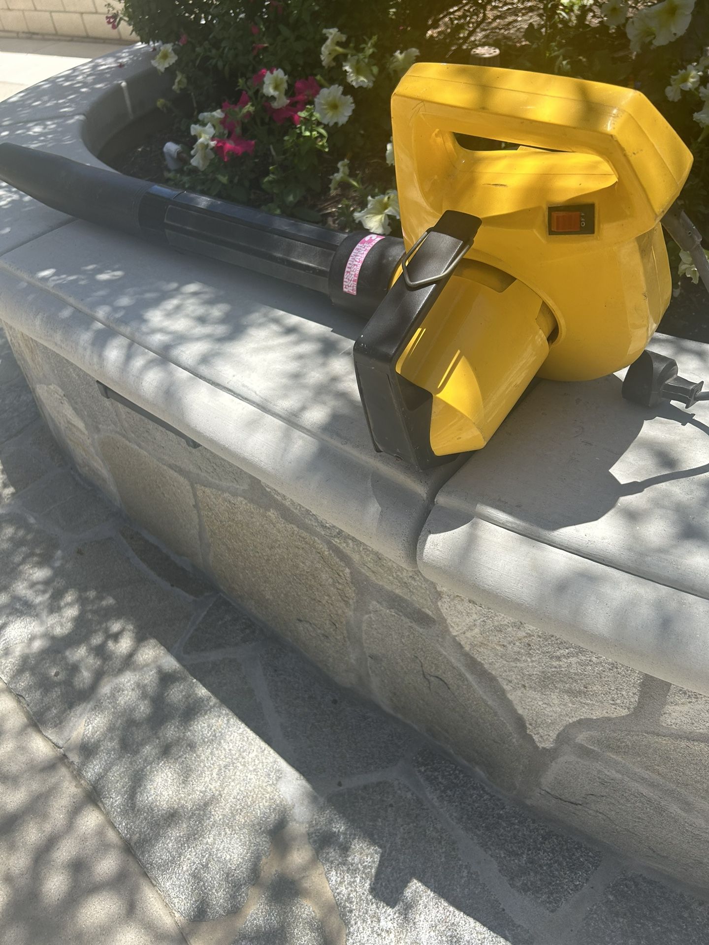 Electric Leaf Blower And Electric Hedger