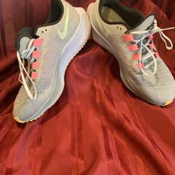 9.5 NIKE  Men’s Shoes