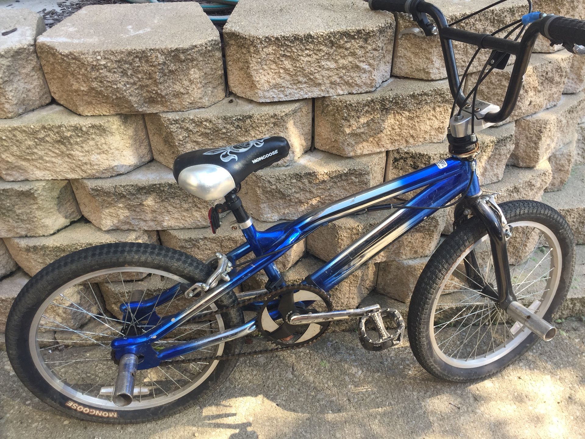 Mongoose bike with pegs sale