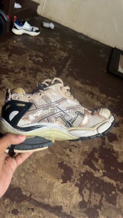 Balenciaga size 40 runners