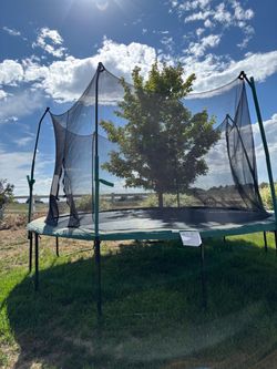 Round Trampoline with Safety Enclosure Net