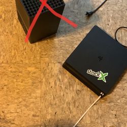 PS4 Comes With Games On Console, 1 Controller 